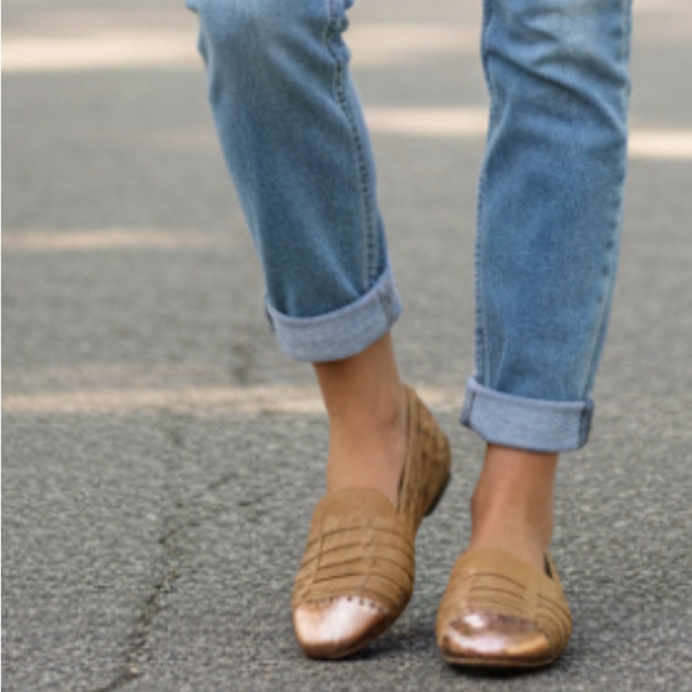 Dolce Vita Leather Tan Loafer with Bronze tip size 8M - Picture 12 of 16